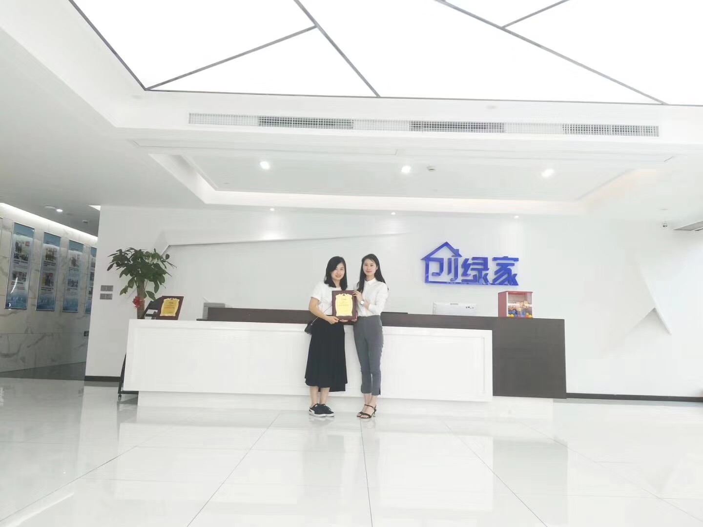 熱烈祝賀姚總、張總夫婦簽約創(chuàng)綠家揚州市區(qū)級代理！