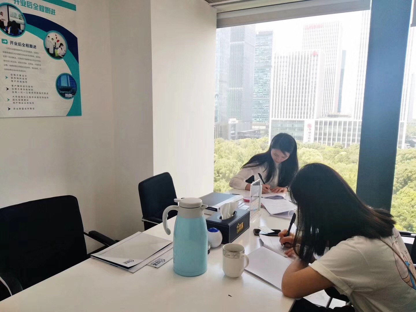 熱烈祝賀姚總、張總夫婦簽約創(chuàng)綠家揚州市區(qū)級代理！