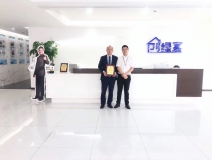 熱烈祝賀尚總、鄧總夫婦簽約創(chuàng)綠家四川省市級代理！